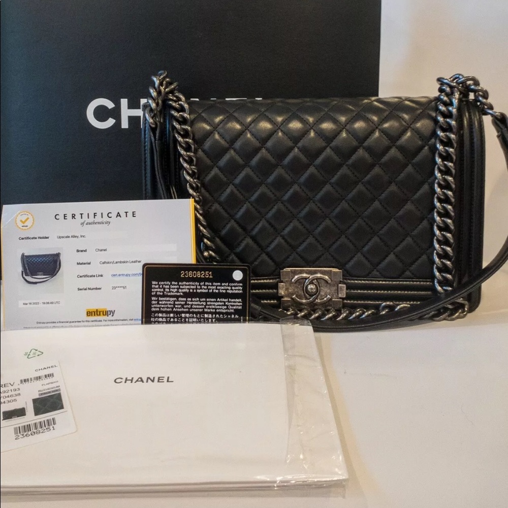 🚫🚫SOLD🚫🚫CHANEL NEW MEDIUM LEBOY CALFSKIN ENTRUPY AUTHENTICATED RUTHENIUM HDW